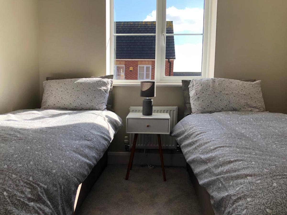 Hill House - 5 Mins Merry Hill - Perfect For Contractors & Families Брайърли Хил Екстериор снимка