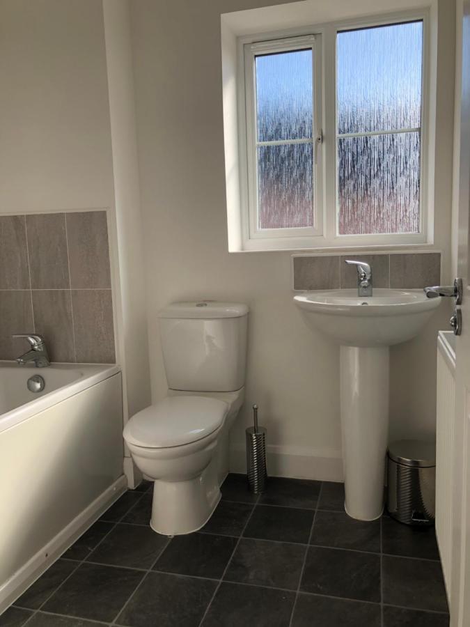 Hill House - 5 Mins Merry Hill - Perfect For Contractors & Families Брайърли Хил Екстериор снимка