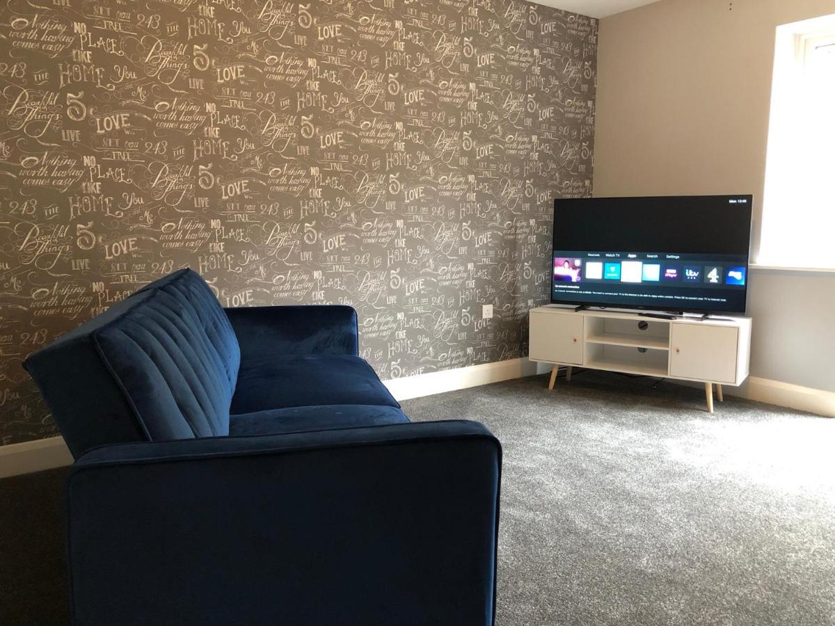Hill House - 5 Mins Merry Hill - Perfect For Contractors & Families Брайърли Хил Екстериор снимка