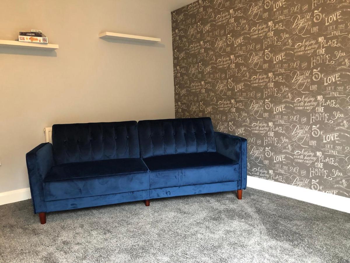 Hill House - 5 Mins Merry Hill - Perfect For Contractors & Families Брайърли Хил Екстериор снимка