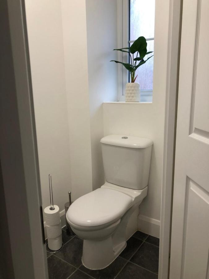 Hill House - 5 Mins Merry Hill - Perfect For Contractors & Families Брайърли Хил Екстериор снимка