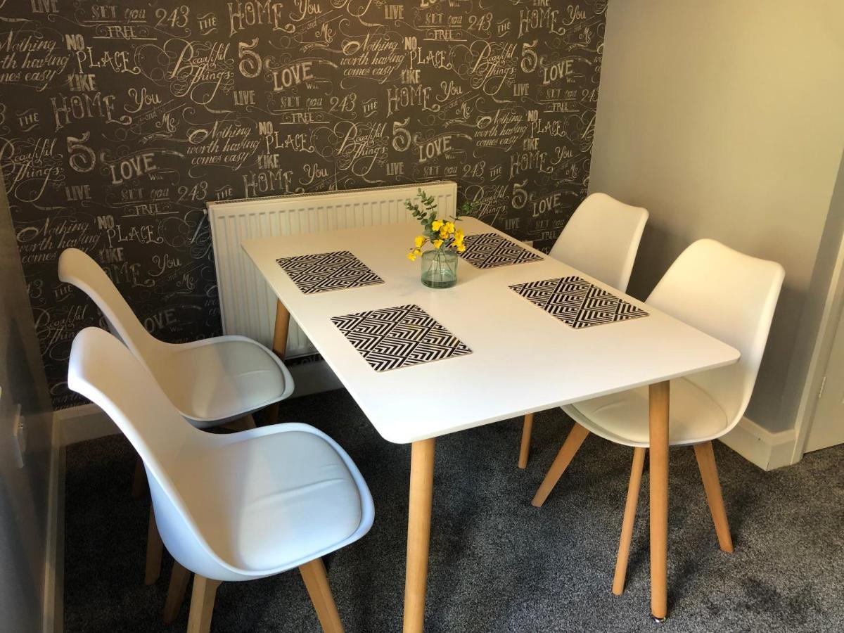Hill House - 5 Mins Merry Hill - Perfect For Contractors & Families Брайърли Хил Екстериор снимка