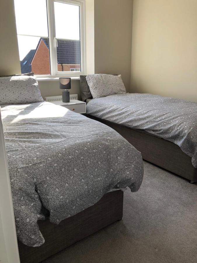 Hill House - 5 Mins Merry Hill - Perfect For Contractors & Families Брайърли Хил Екстериор снимка